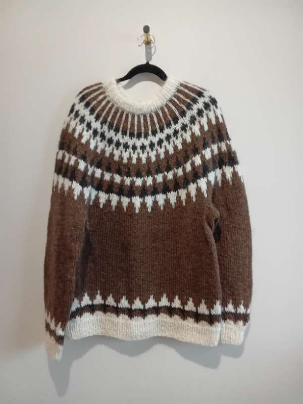 Ný lopapeysa. Brún,svört og hvít