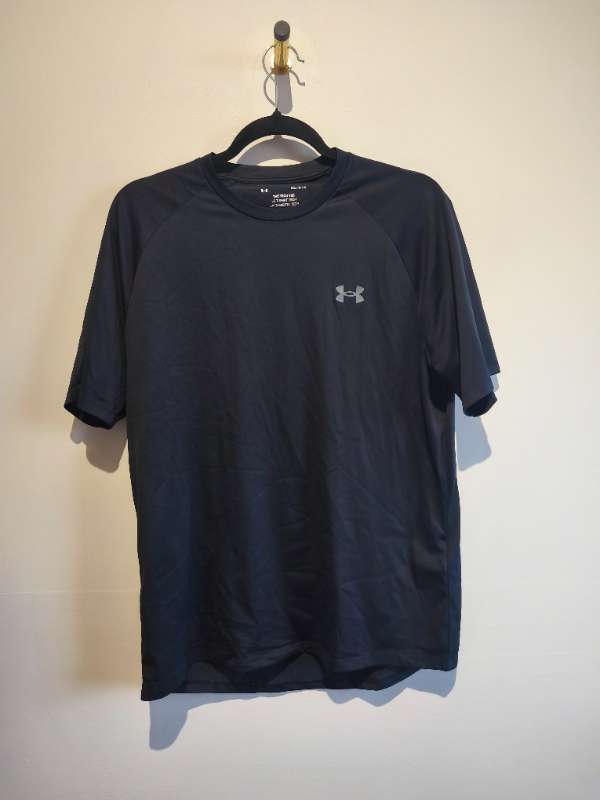 Under Armour íþróttabolur