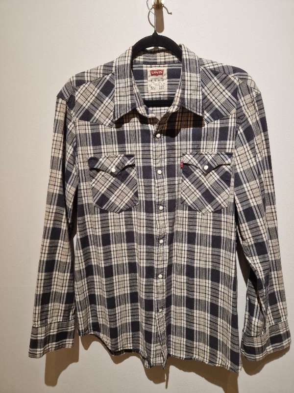 Levi's shirt