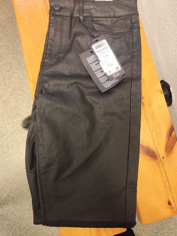 Svartar Vero Moda buxur