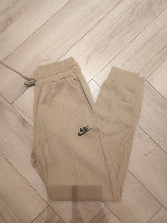 Nike buxur beige