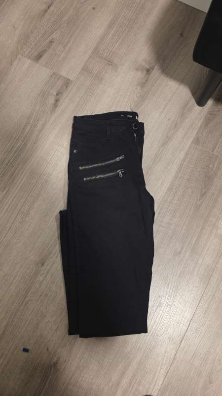 Buxur með rennilásvösum