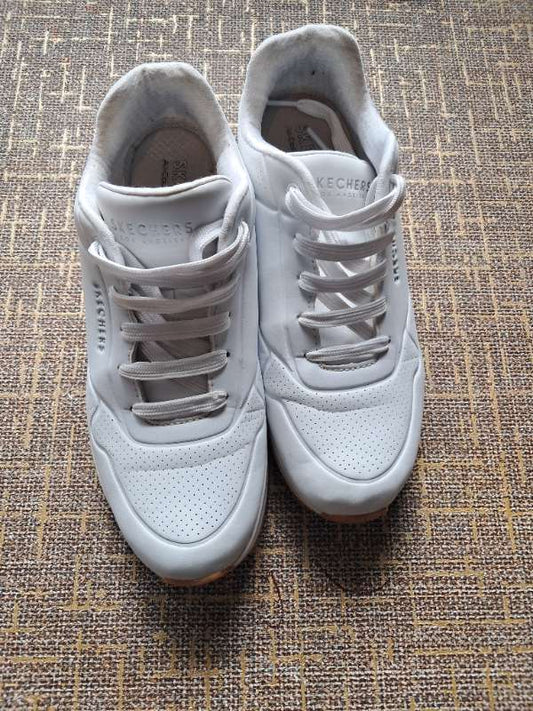 Skechers