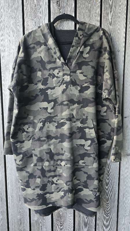 Camo hettupeysukjóll