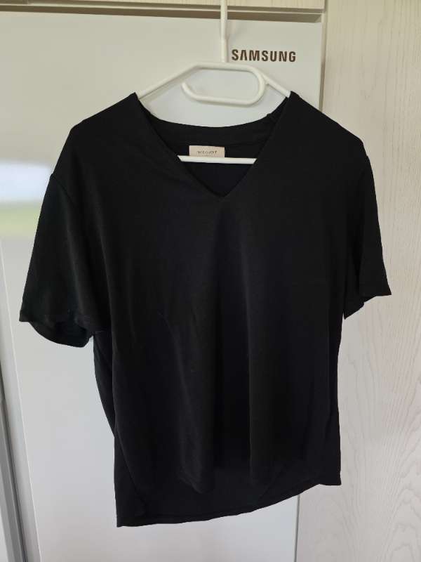 Black tshirt