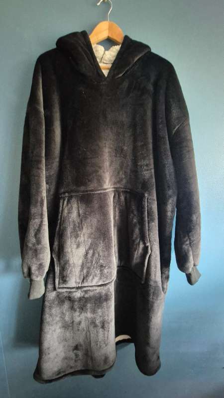 Comfy black winter loungewear w. hoodie