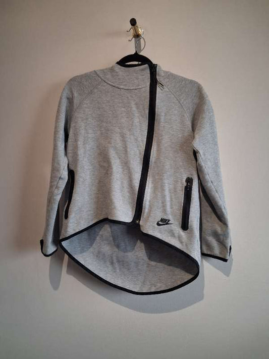 Nike grá hettupeysa