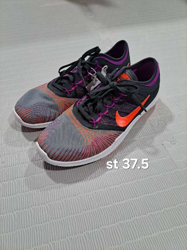 Nike skór  grá/app