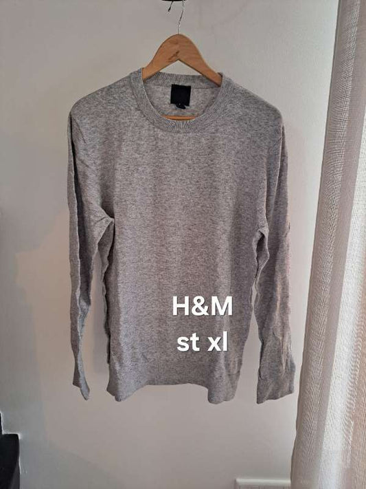 H&M peysa ljósgrá