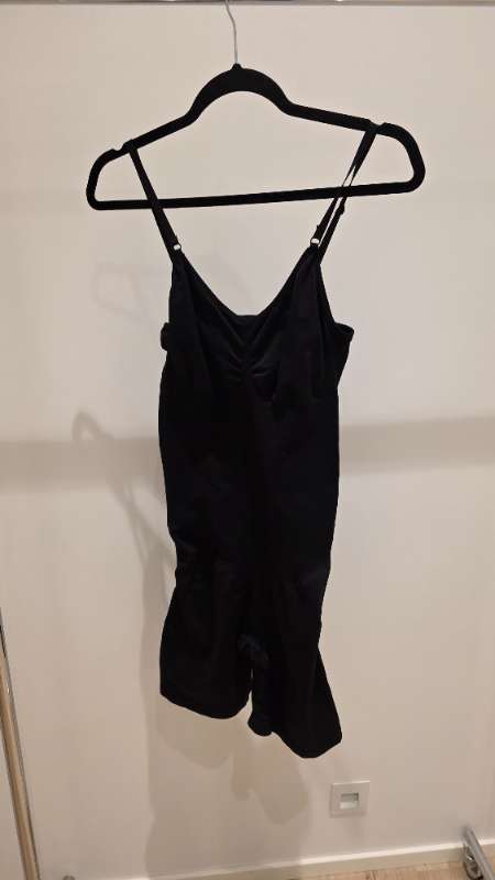 Svört aðhaldsflík XL