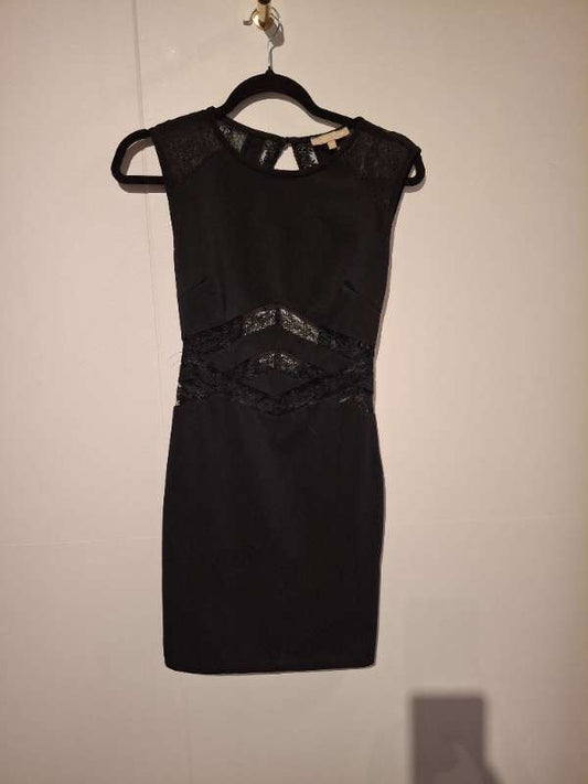 peakaboo blúndukjóll