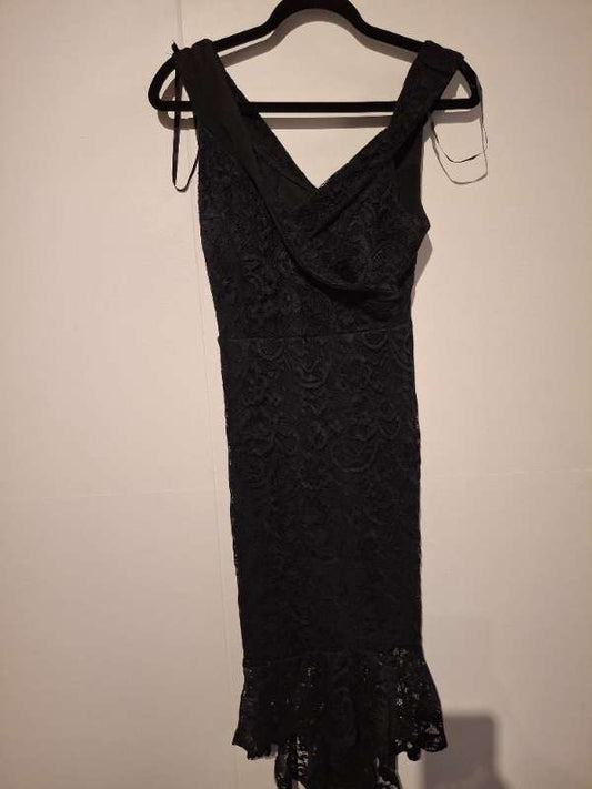 Blúndukjóll með púðum