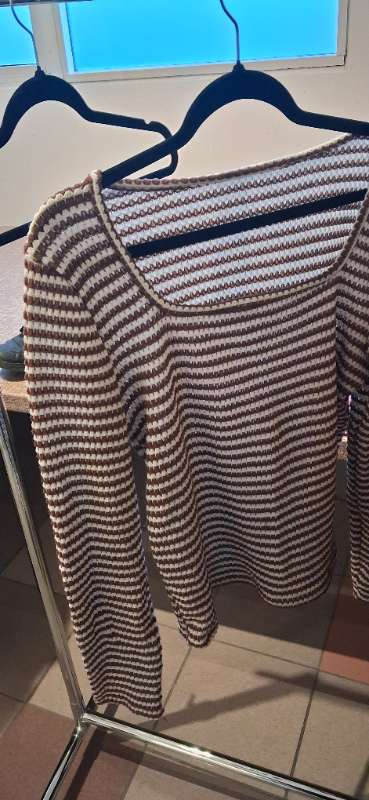 Brown and white stippy top (long sleeve)