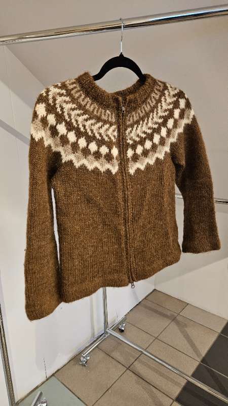 Sweatshirt/Brown/Zipped