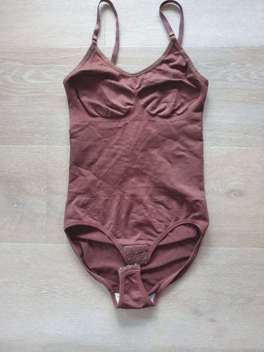 B. Brún aðhaldssamfella