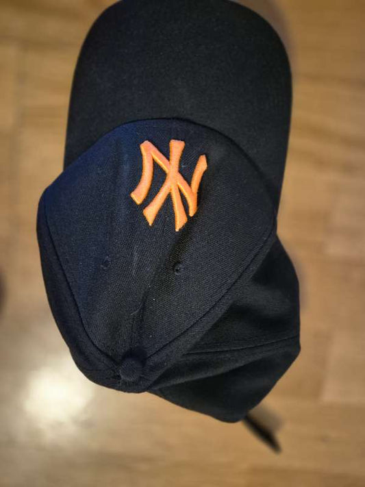 Derhúfa  svört 🧡