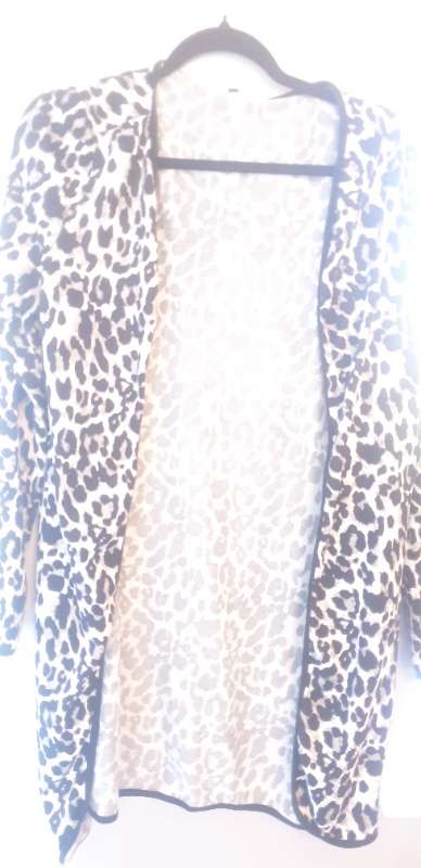 Tiger peysa