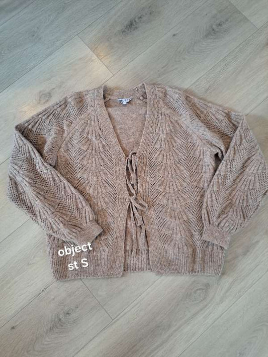 Object peysa opin