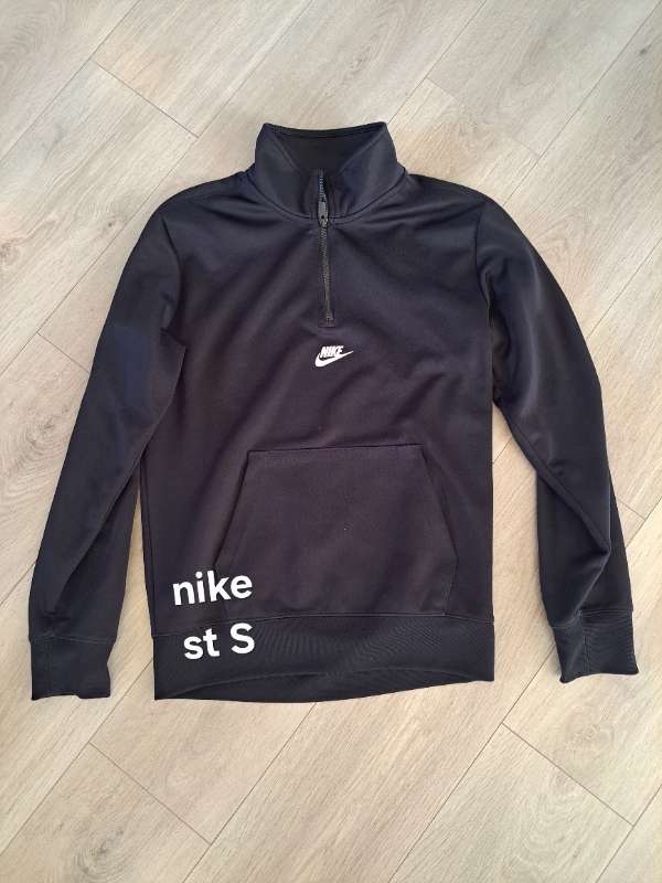 Nike hálfrend svört