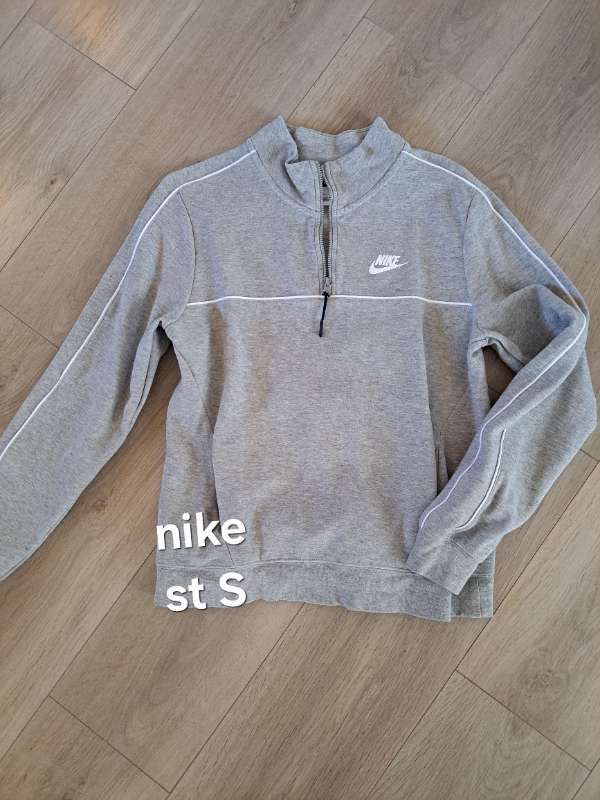 Nike peysa grá