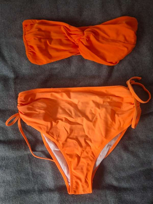 Orange bikiní