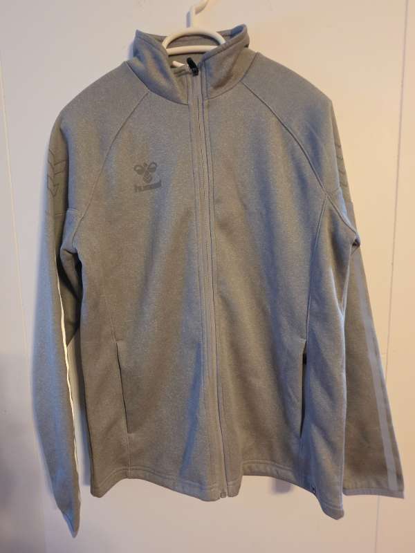 Hummel peysa