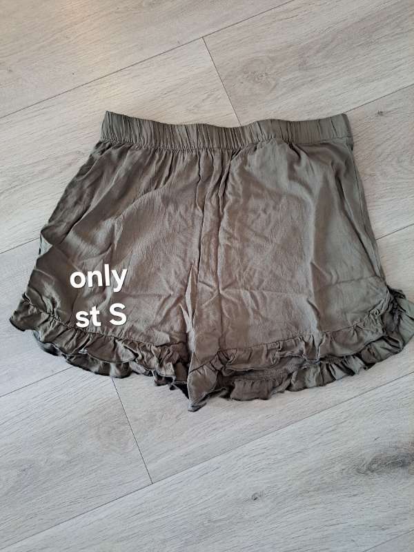 Only stuttbuxur grænar