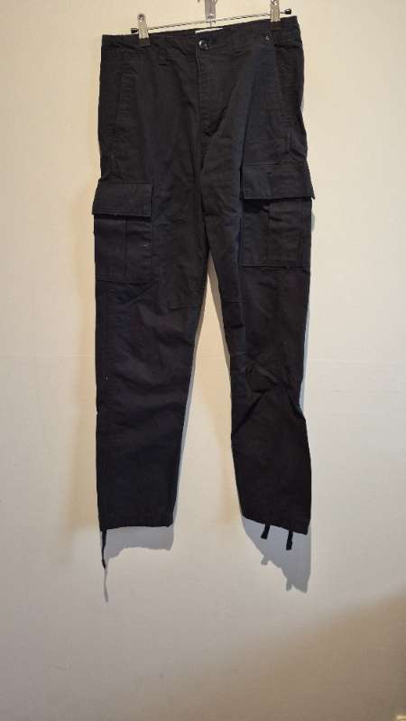 Kaki buxur svartar