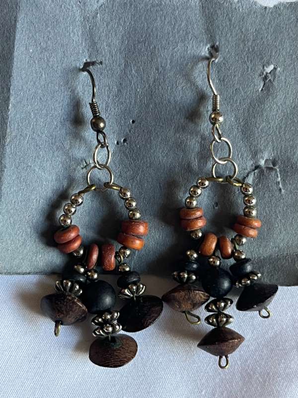 Eyrnalokkar - (bead earrings)