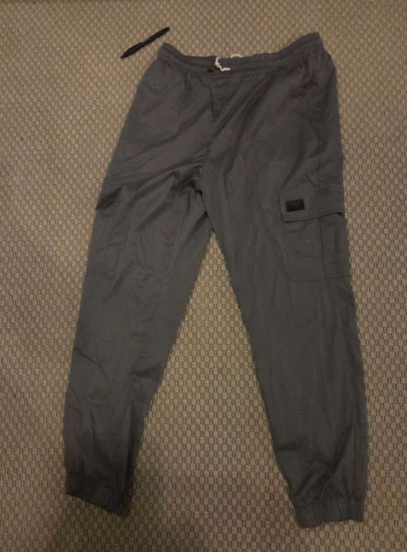 Manfinity þunnar joggingbuxur gráar