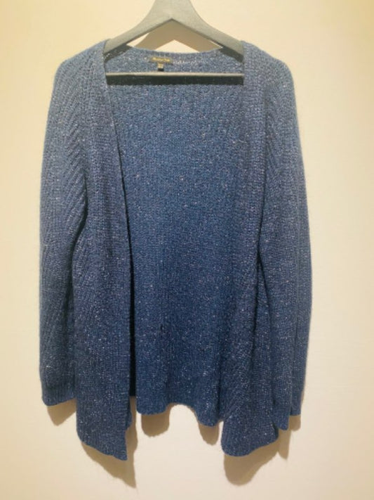 Opin prjónuð peysa