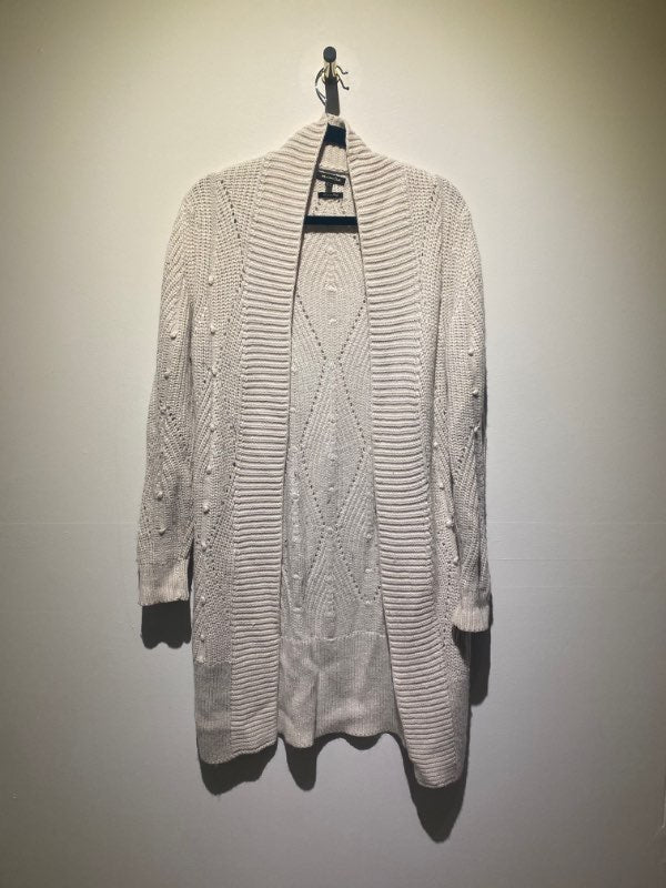 Opin ljós prjónuð síð peysa