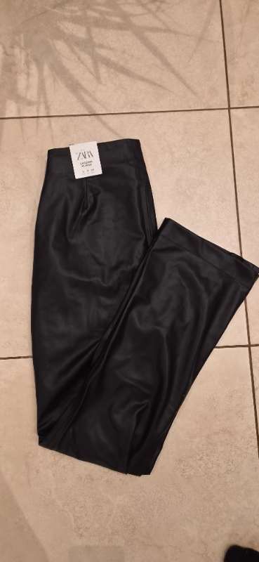Pleðurbuxur, svartar flaire - Zara (ónotaðar)