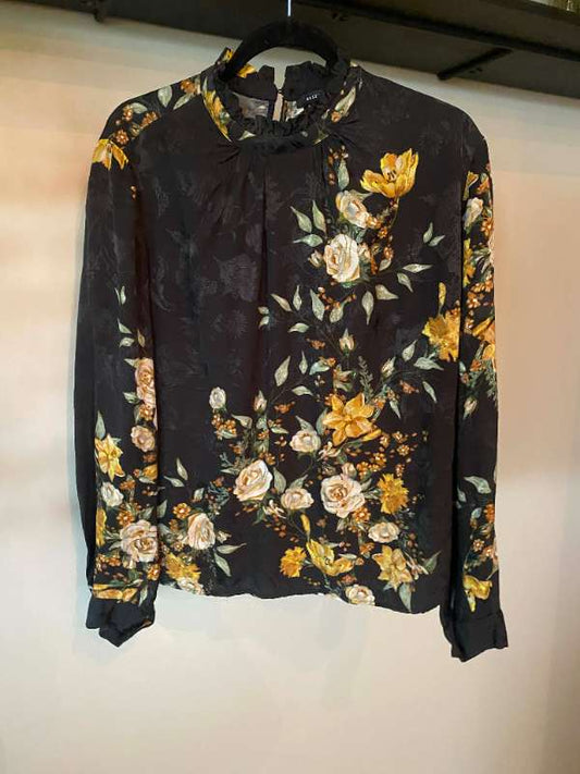 Reserved skýrta blóma