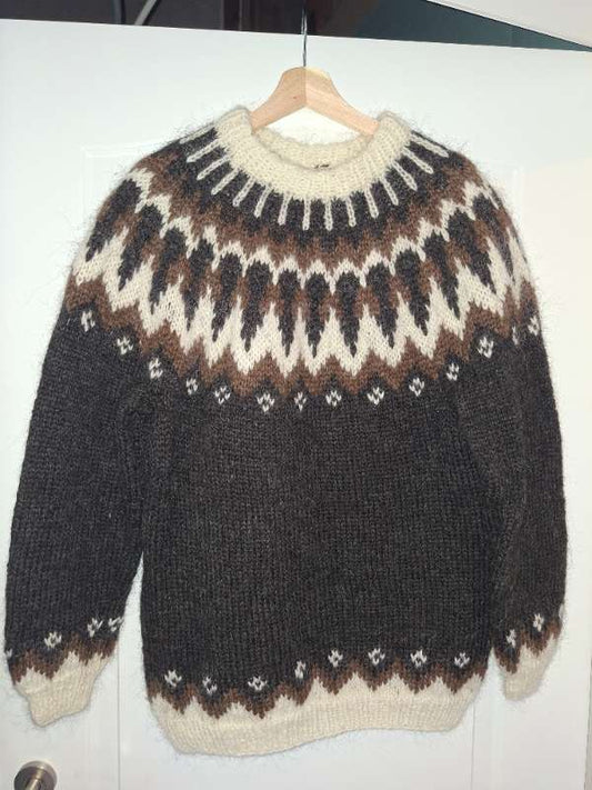 Ný handprjónuð Lopapeysa