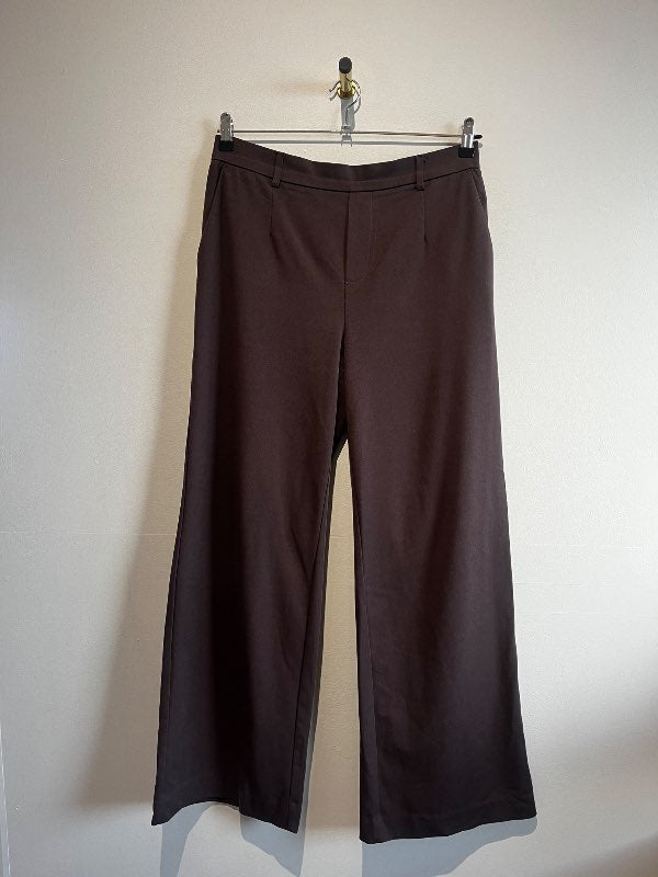 Dökkbrúnar buxur
