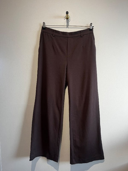 Dökkbrúnar buxur