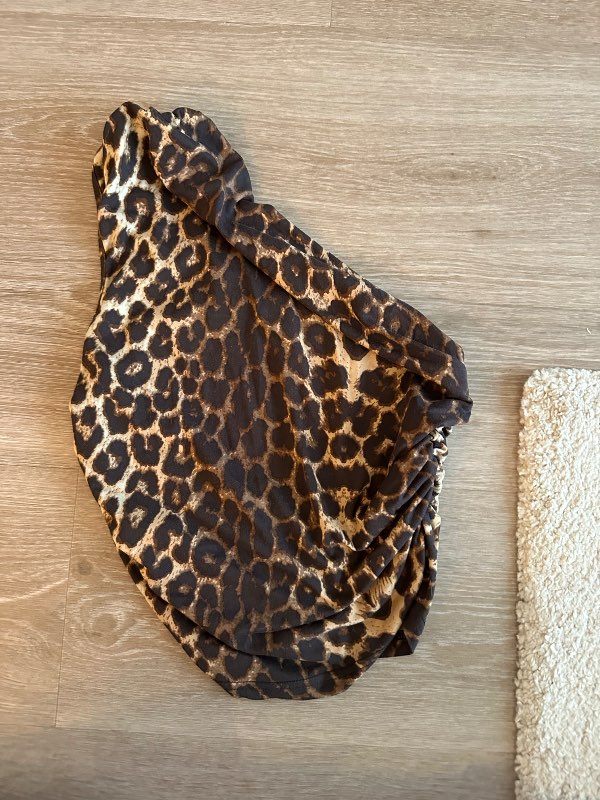 Leopard one shoulder bolur
