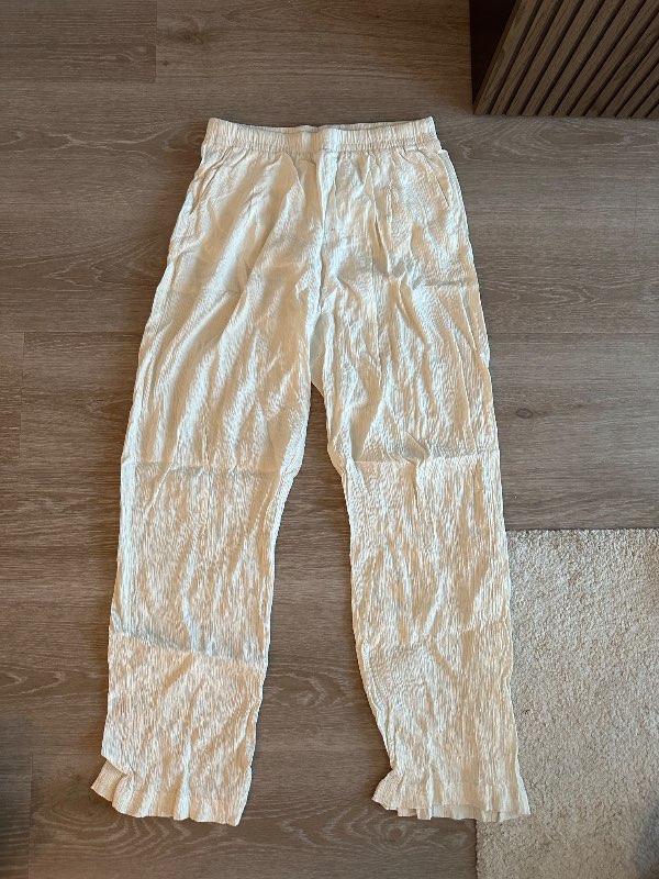 Bershka buxur hvítar