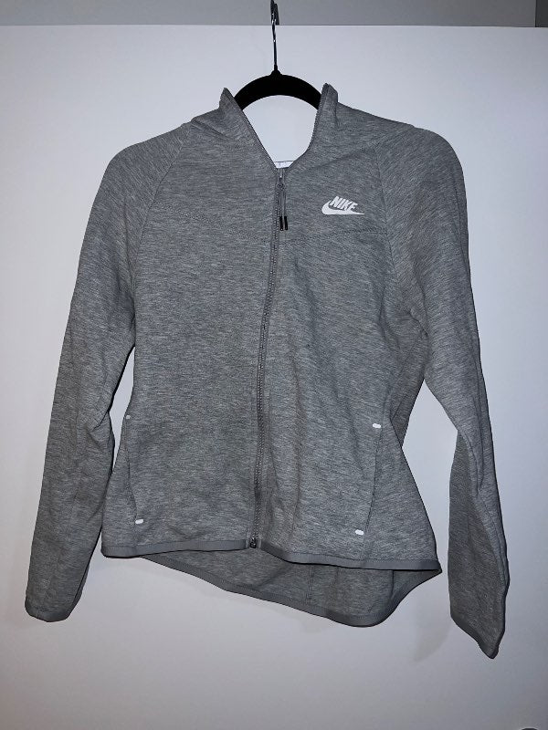 Nike peysa grá