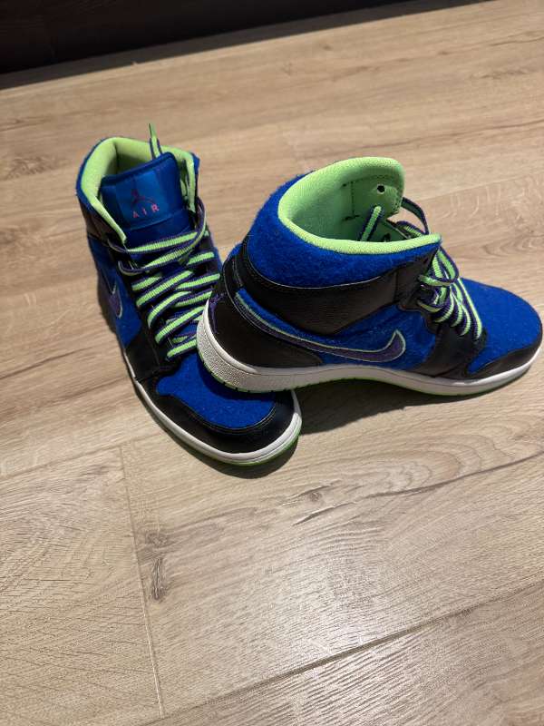 Air Jordans 1 (mid top)