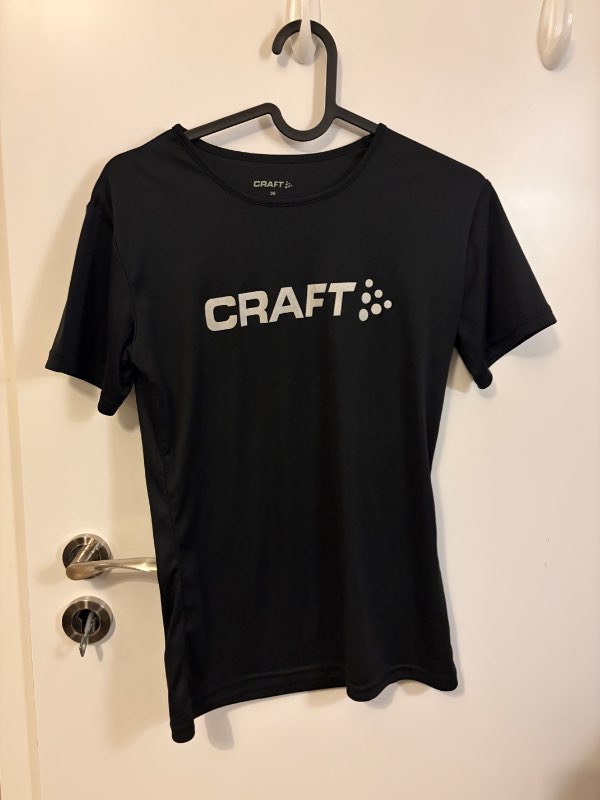 Svartur Íþróttabolur