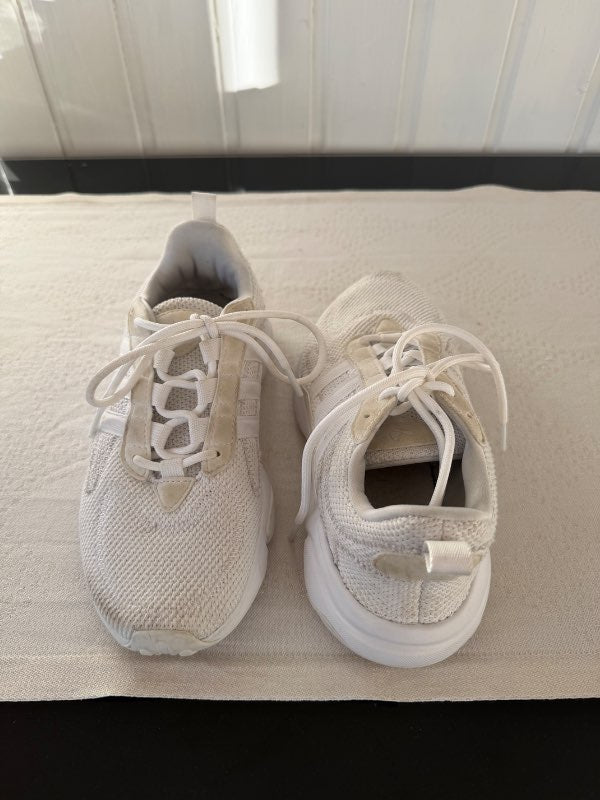 Adidas strigaskór hvítir