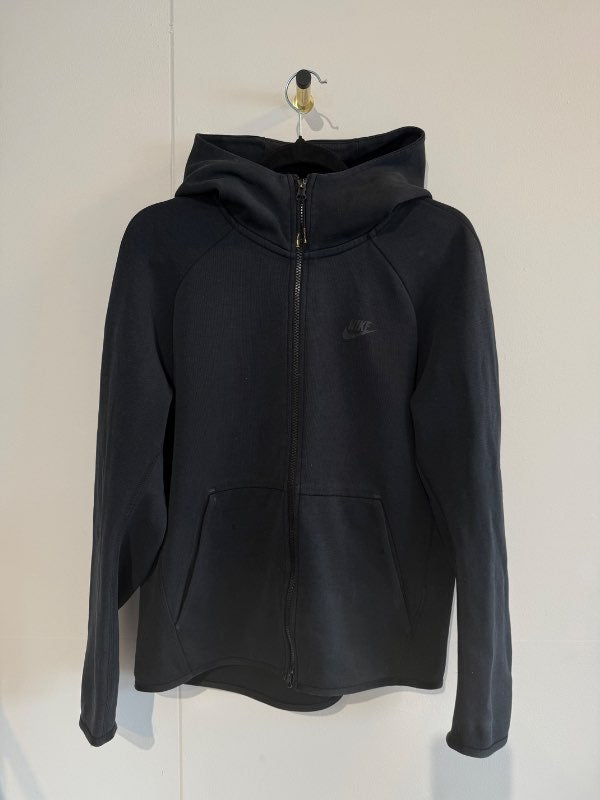 nike tech fleece small