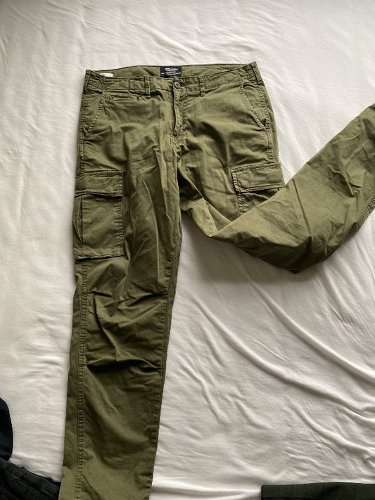 Khaki grænar cargo buxur