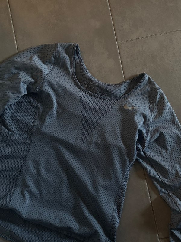 Blá nike peysa