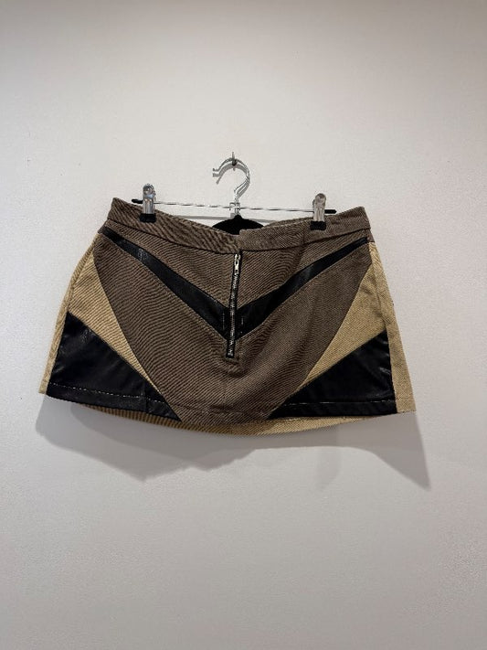 Grænt pils með leðri