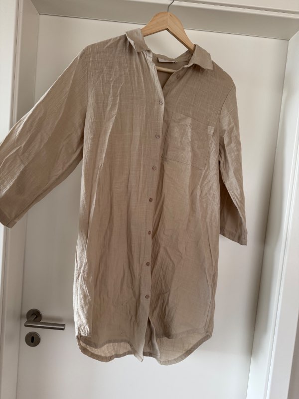 Ljós oversized skyrta