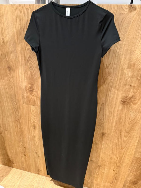 Svartur síður kjóll stutterma