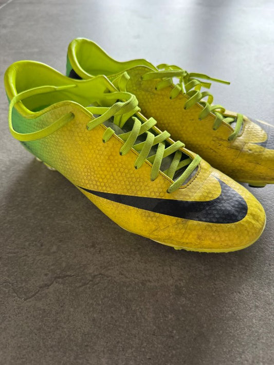 Takkaskór Nike gulir
